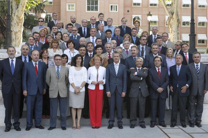Foto de grupo de todos los Delegados y subdelegados del Gobierno con la Vicepresidenta Primera