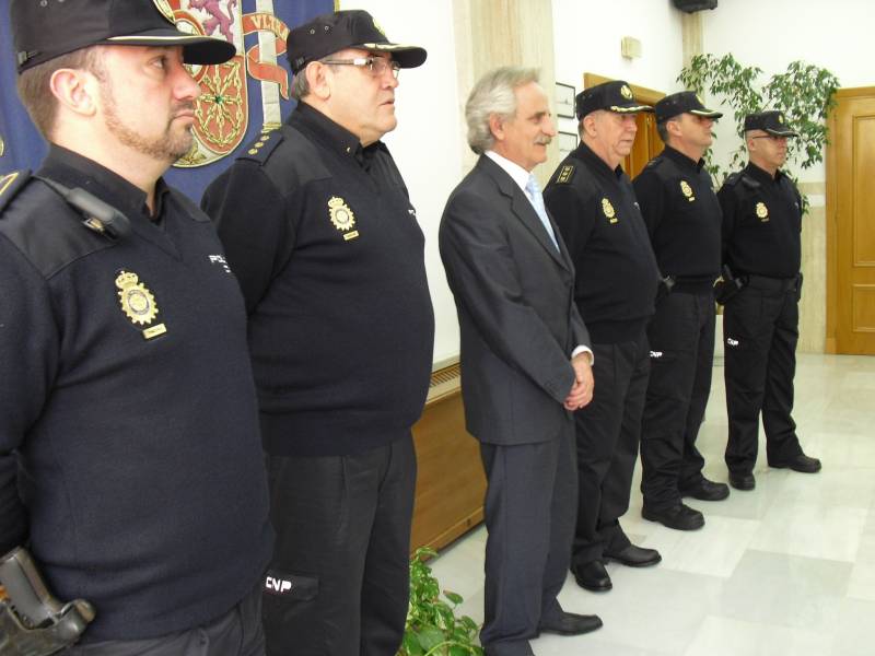 Los agentes de la Policía Nacional en Ceuta utilizarán desde hoy un nuevo uniforme de trabajo 