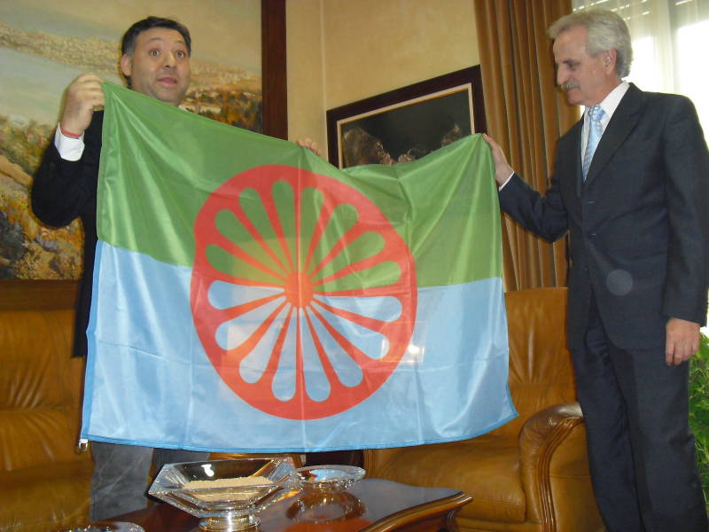 El Delegado recibe al presidente de la Comunidad Romaní de Ceuta 