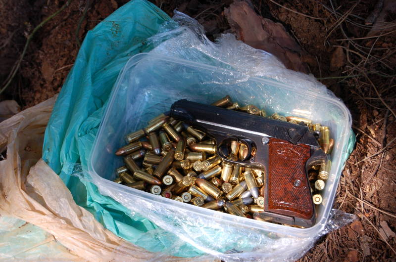 Guardia Civil desmantela un tercer zulo e interviene un arma de fuego con cargador y numerosa munición