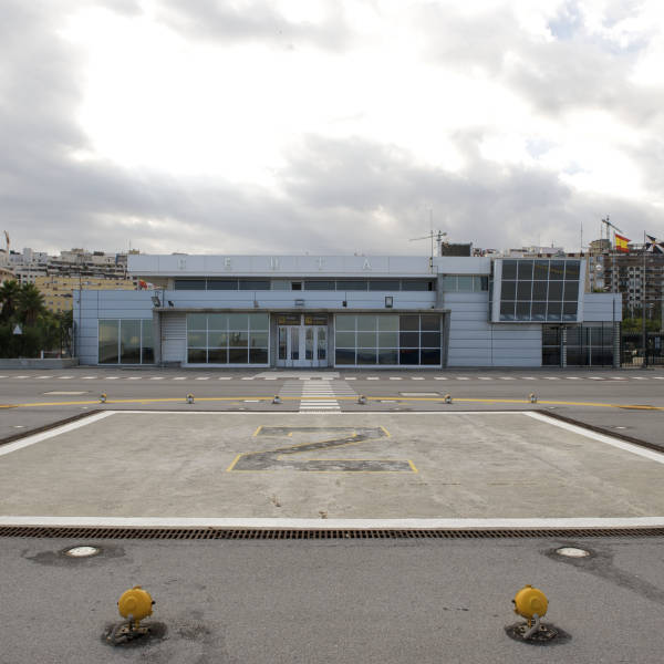 El Helipuerto de Ceuta instala en su terminal el primer desfibrilador en la Ciudad Autónoma
