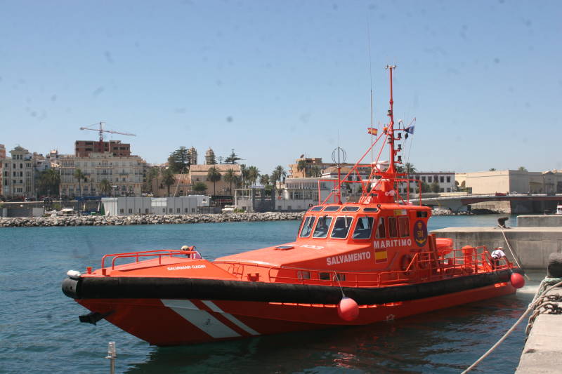 Salvamento Marítimo rescata a los 4 ocupantes de una patera a 5 millas de Ceuta