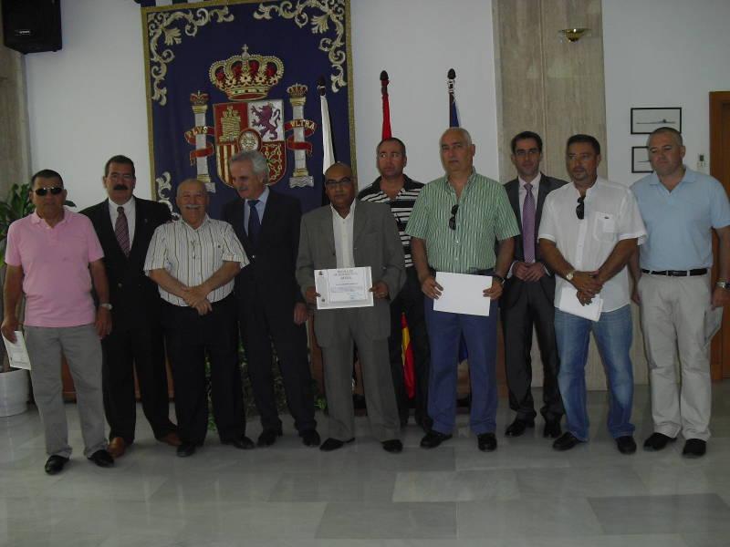 El Delegado entrega diplomas de reconocimiento a 17 miembros de la red de radioemergencia de ceuta