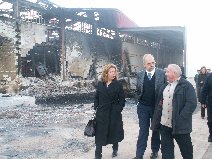 Peralta visita la cooperativa agrícola , arrasada por un incendio, en Alcàsser