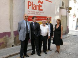 Peralta visita las obras del Plan E en Xàtiva y los trabajos de rehabilitación de los cuarteles de la Font de la Figuera y Cárcer