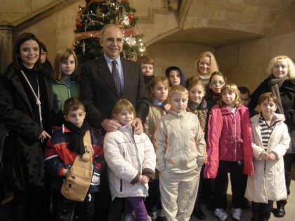 El delegado recibe a los niños ucranianos que pasan sus vacaciones en Valencia