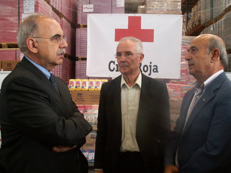 El delegado visita el almacén de Cruz Roja en Valencia
