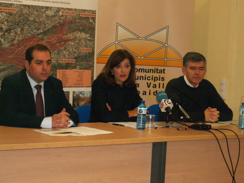 La delegada del Gobierno se reúne con los alcaldes de los municipios afectados por el incendio de septiembre de 2010
