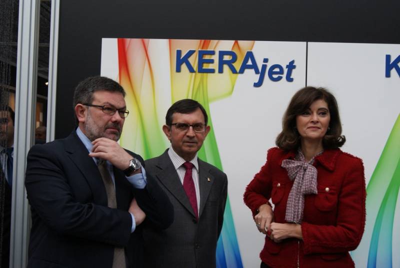 Ana Botella inaugura las nuevas instalaciones de la empresa Kerajet
