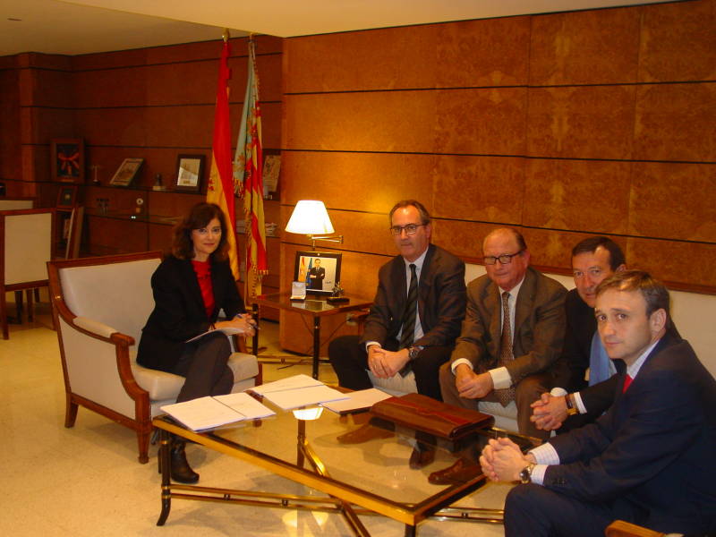 Ana Botella recibe a los representantes de la Cámara de Contratistas 