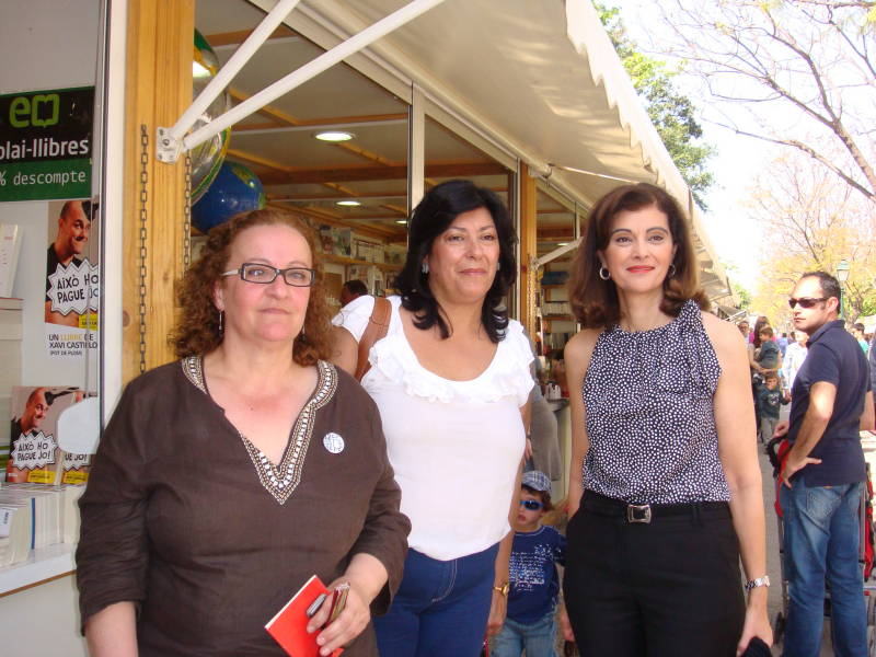 La delegada visita la Feria del Libro de Valencia