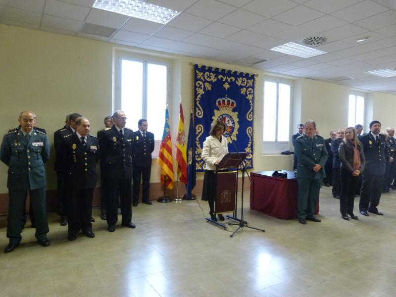 La Delegada entrega los diplomas conmemorativos de la jubilación a miembros del CNP 