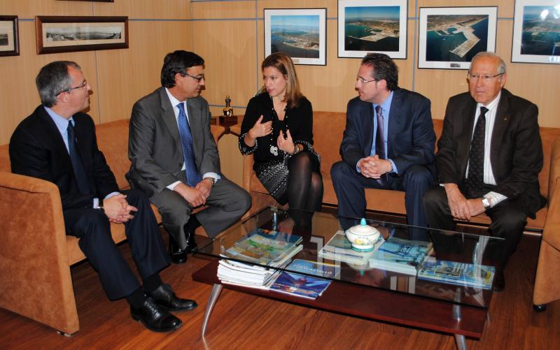 La delegada garantiza la prestación de todos los servicios de la aduana del Grao de Castellón desde el puerto

