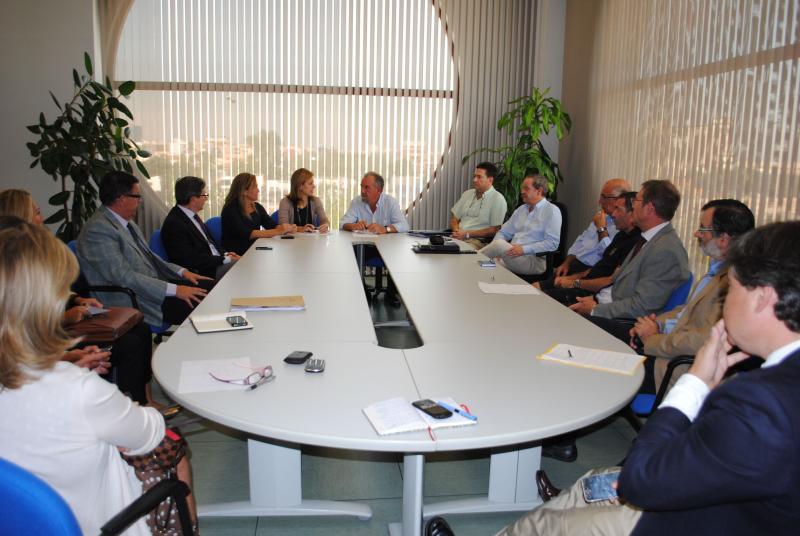 Sánchez de León preside una reunión de coordinación entre administraciones e instituciones afectadas por el varado de los buques en El Saler

