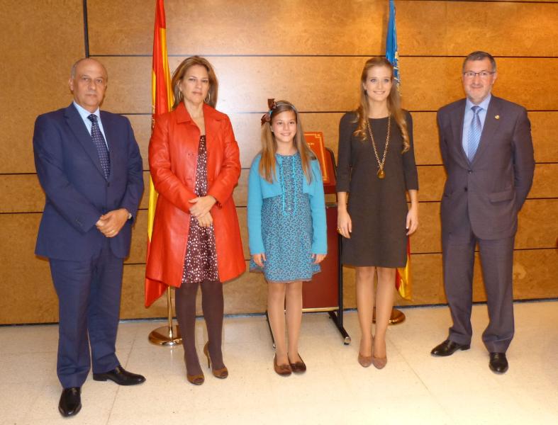 La delegada recibe a las falleras mayores de Valencia 2013

