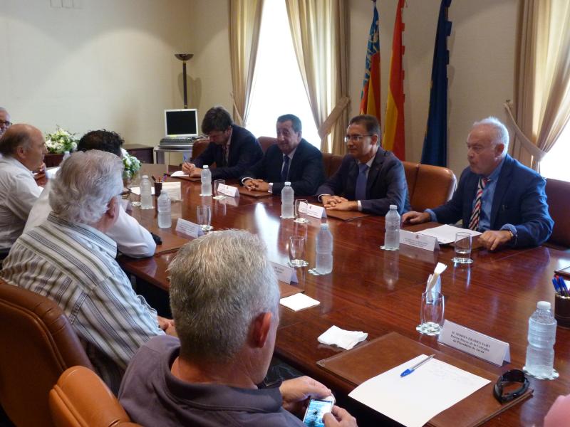 El delegado se reúne con las cofradías de pescadores de Alicante<br/><br/>