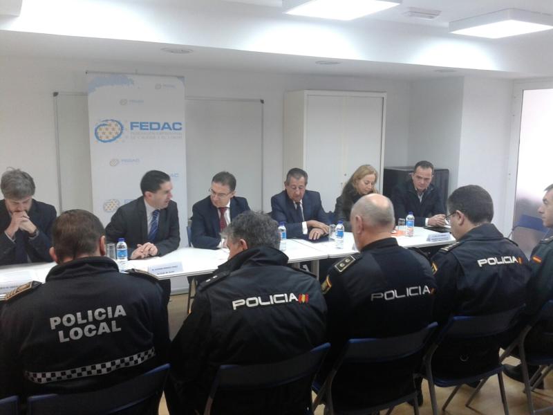 Castellano destaca el trabajo conjunto de FCSE y Policía Local de Alcoy para intensificar la seguridad en las zonas comerciales durante la campaña de Navidad
<br/>