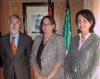 Susana Garcia junto a la Delegada del Gobierno, Carmen Pereira y el Secretario de la Delegación del Gobierno, Manuel Nieto en el acto de toma de posesión