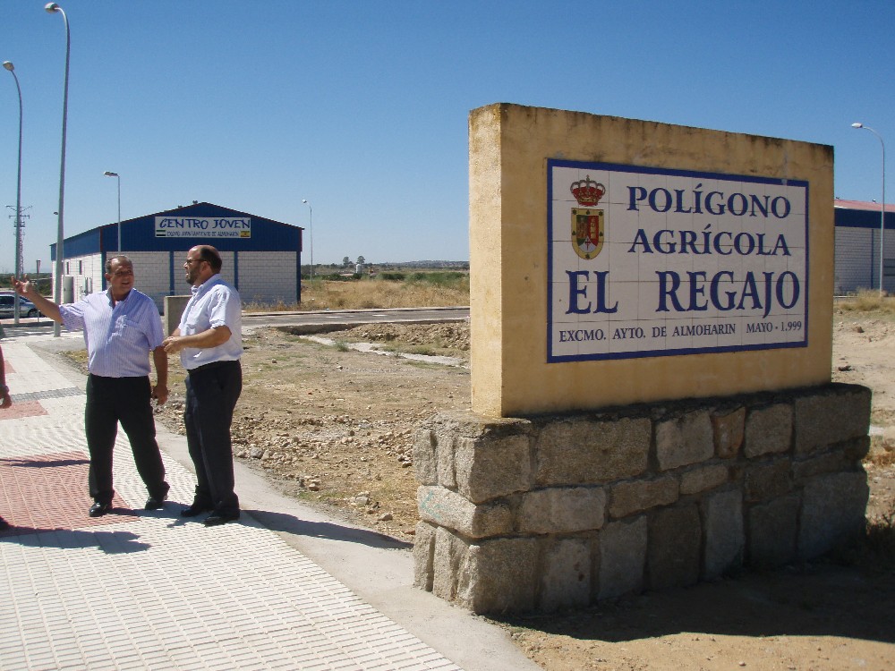 El Subdelegado del Gobierno visita las obras del FEIL en Almoharín