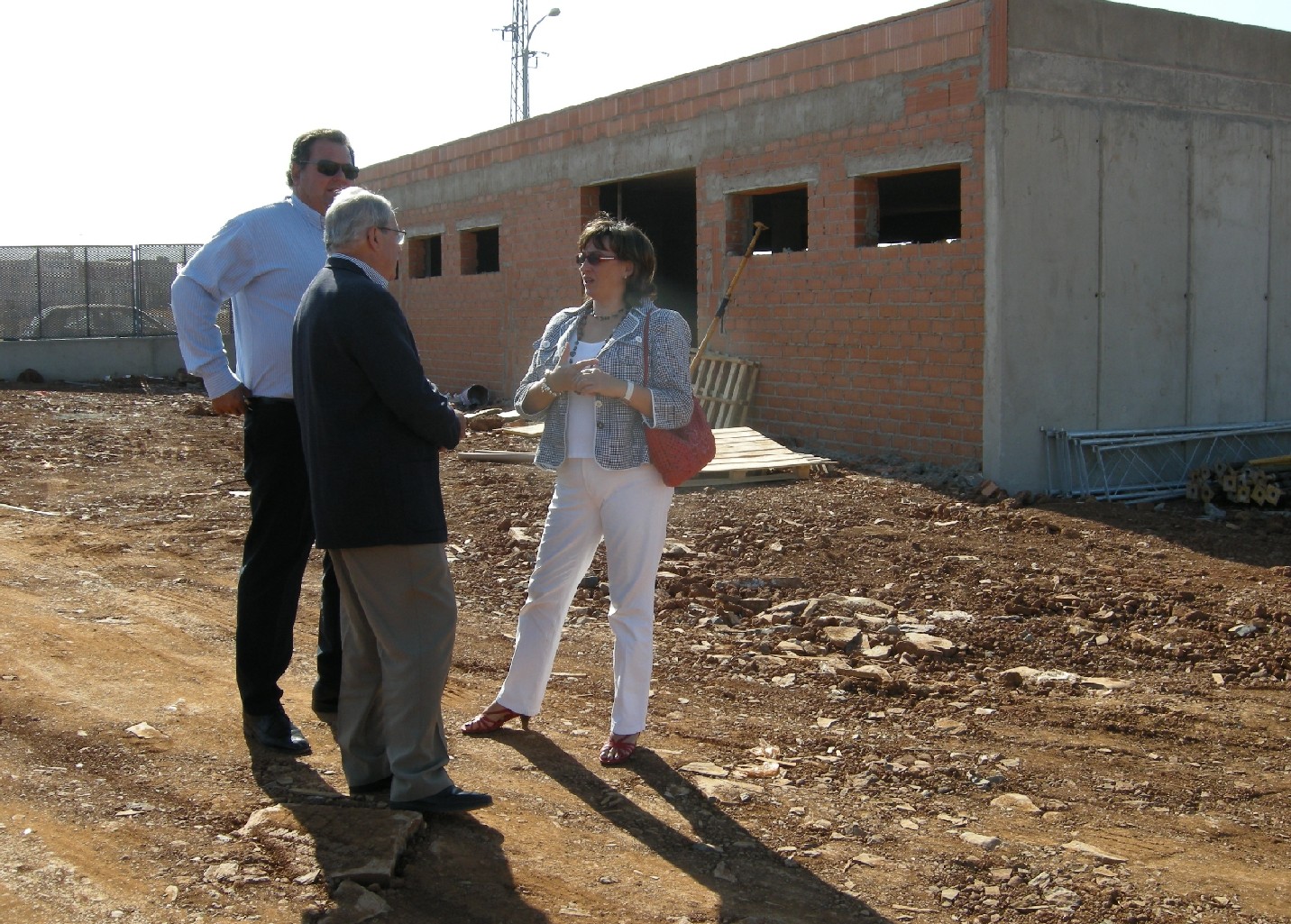 La Delegada del Gobierno y el alcalde de Zafra visitando las obras del Fondo Estatal de Inversión Local