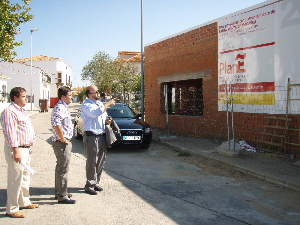 El Subdelegado del Gobierno visita las obras del FEIL en las localidades de Plasenzuela y Santa  Marta de Magasca