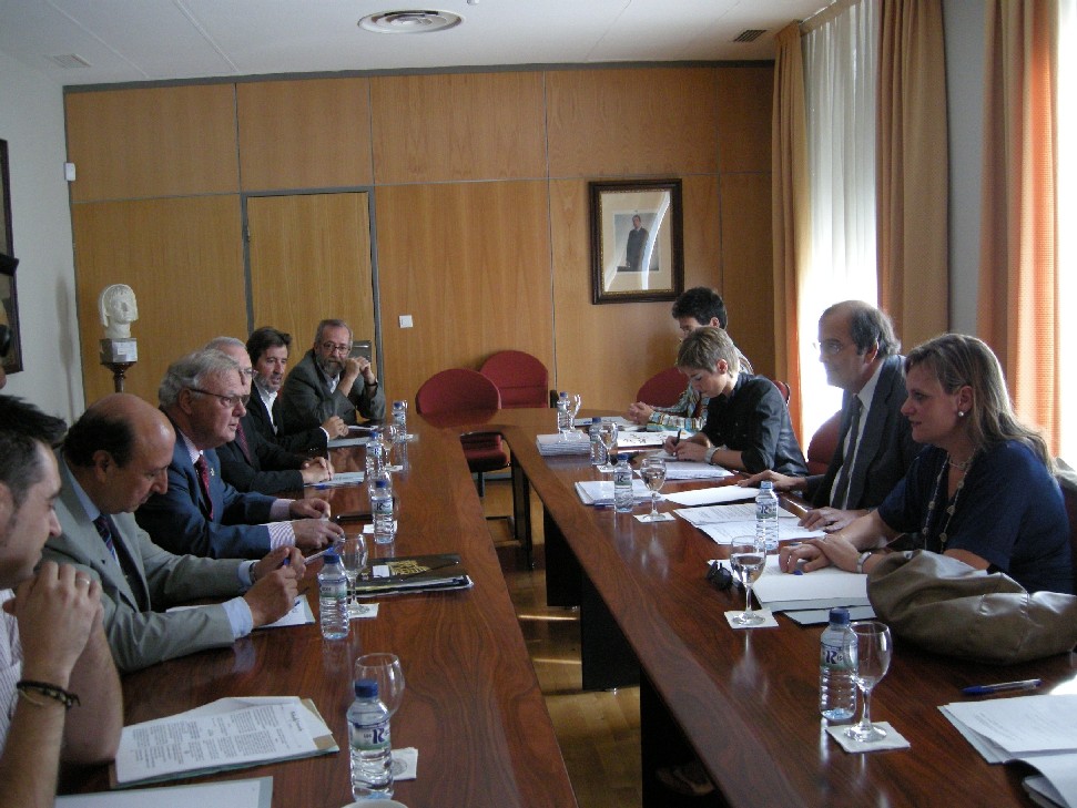 Un momento de la reunión de la Comisión de Seguimiento de la Alcazaba celebrada en Badajoz
