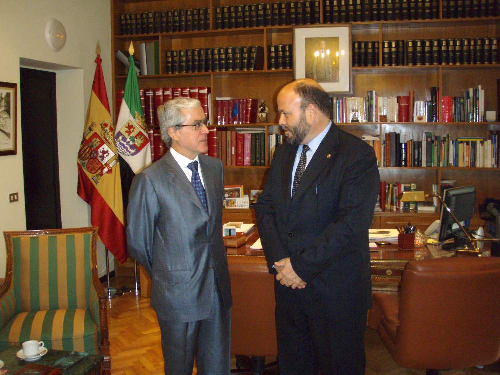 Visita del Embajador de Portugal en España a la Subdelegación del Gobierno en Cáceres 