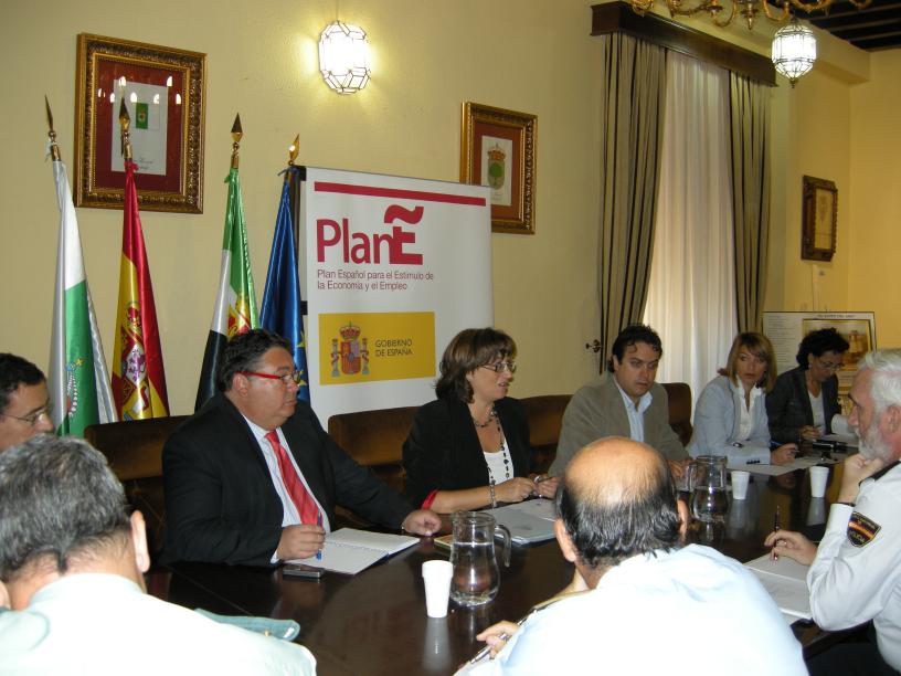 Carmen Pereira visita las obras del Fondo Estatal de Inversión Local en Almendralejo