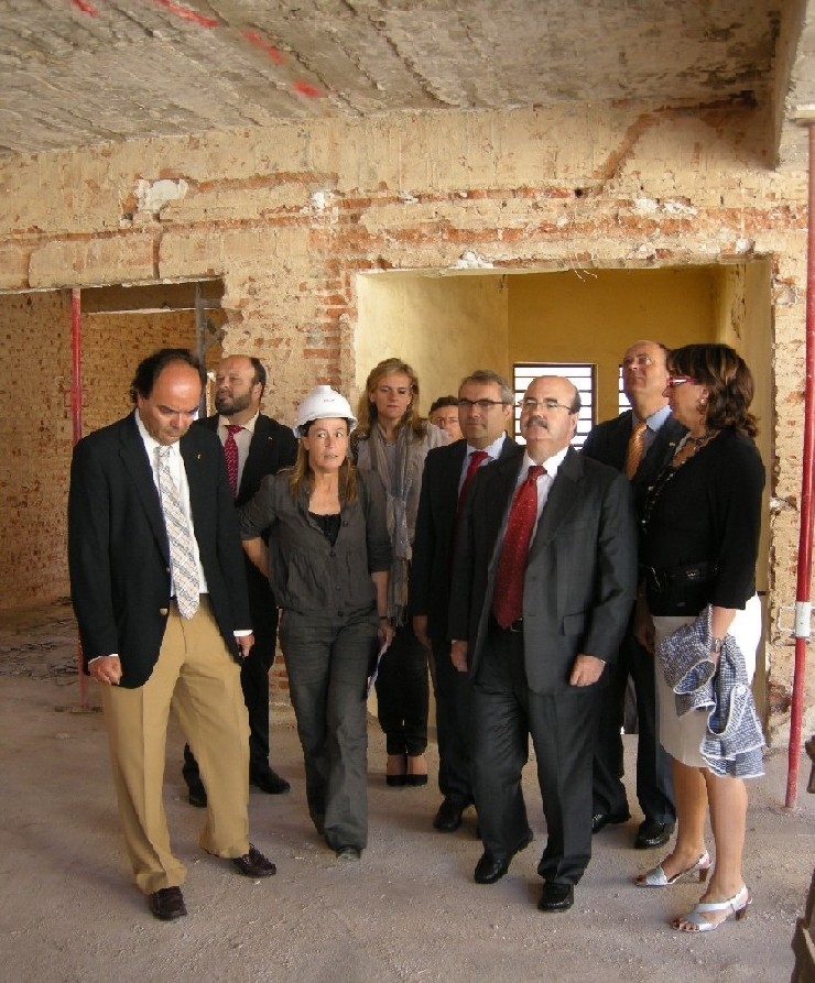 El Secretario de Estado, Gaspar Zarrías, y la Delegada del Gobierno en Extremadura durante una de las visitas a las obras del FEIL en Extremadura