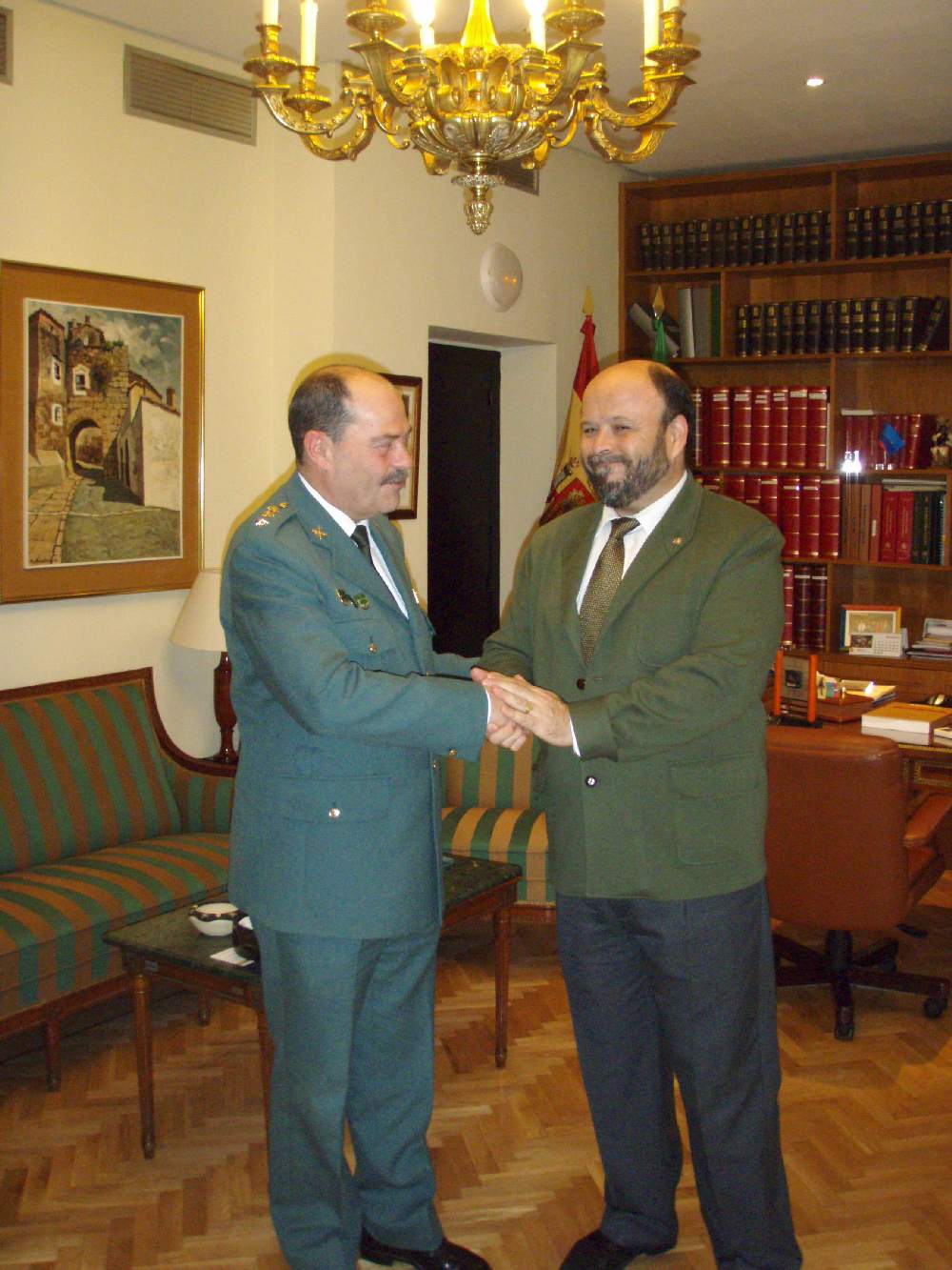 El Subdelegado del Gobierno recibe al Coronel de la Guardia Civil por su reciente ascenso 