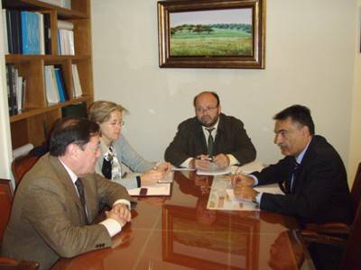El Subdelegado del Gobierno en Cáceres, Fernando Solís, se reúne con el Colegio Oficial de Farmaceúticos