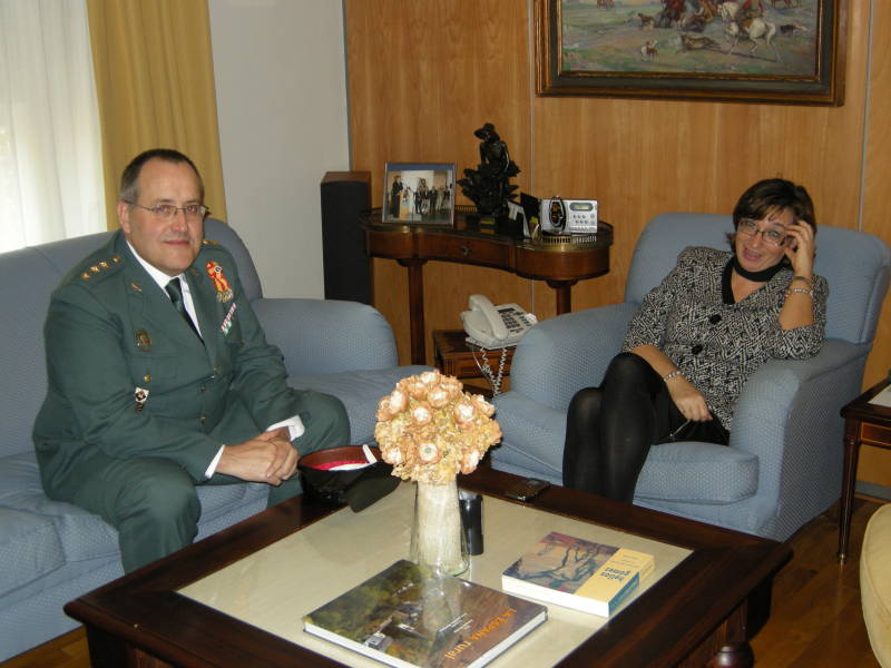 La Delegada del Gobierno en Extremadura recibe al nuevo director de la Academia de Tráfico de la Guardia Civil en Mérida