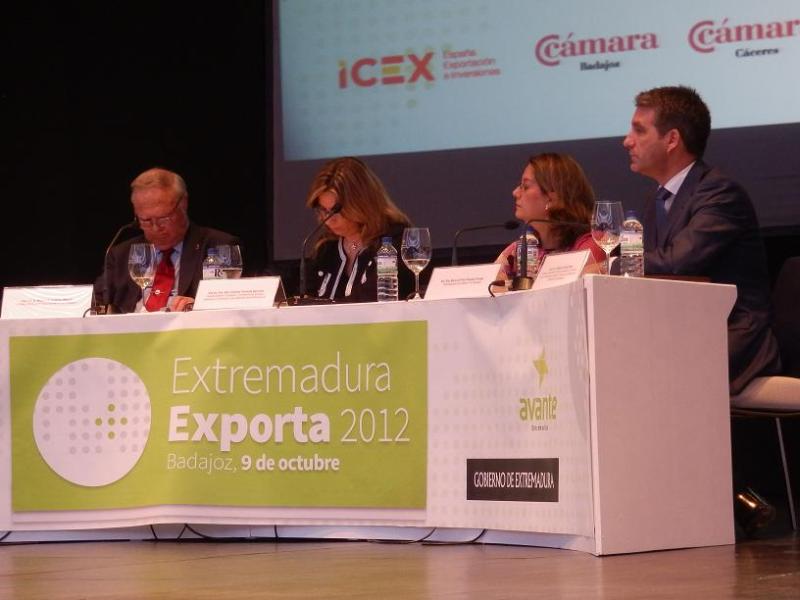 La subdelegada del Gobierno en Badajoz, Pilar Nogales, apuesta por la coordinación de las administraciones en las exportaciones de Extremadura

