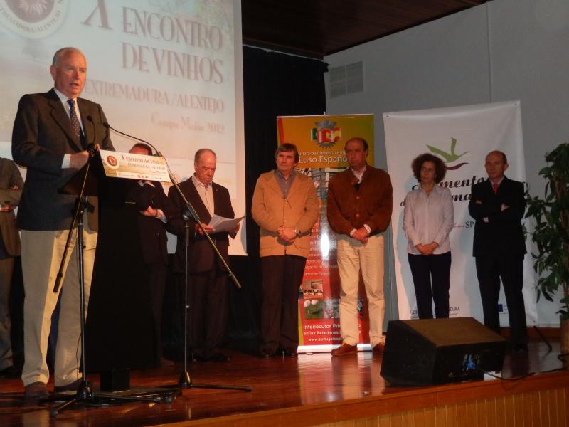 El Delegado del Gobierno en Extremadura y el embajador de España en Portugal entregan los diplomas del X Encuentro de Vinos