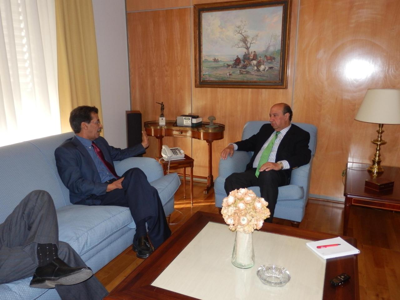 El Delegado del Gobierno en Extremadura, Germán López Iglesias, recibe al ministro de Cooperación Saharaui, Hach Ahmed