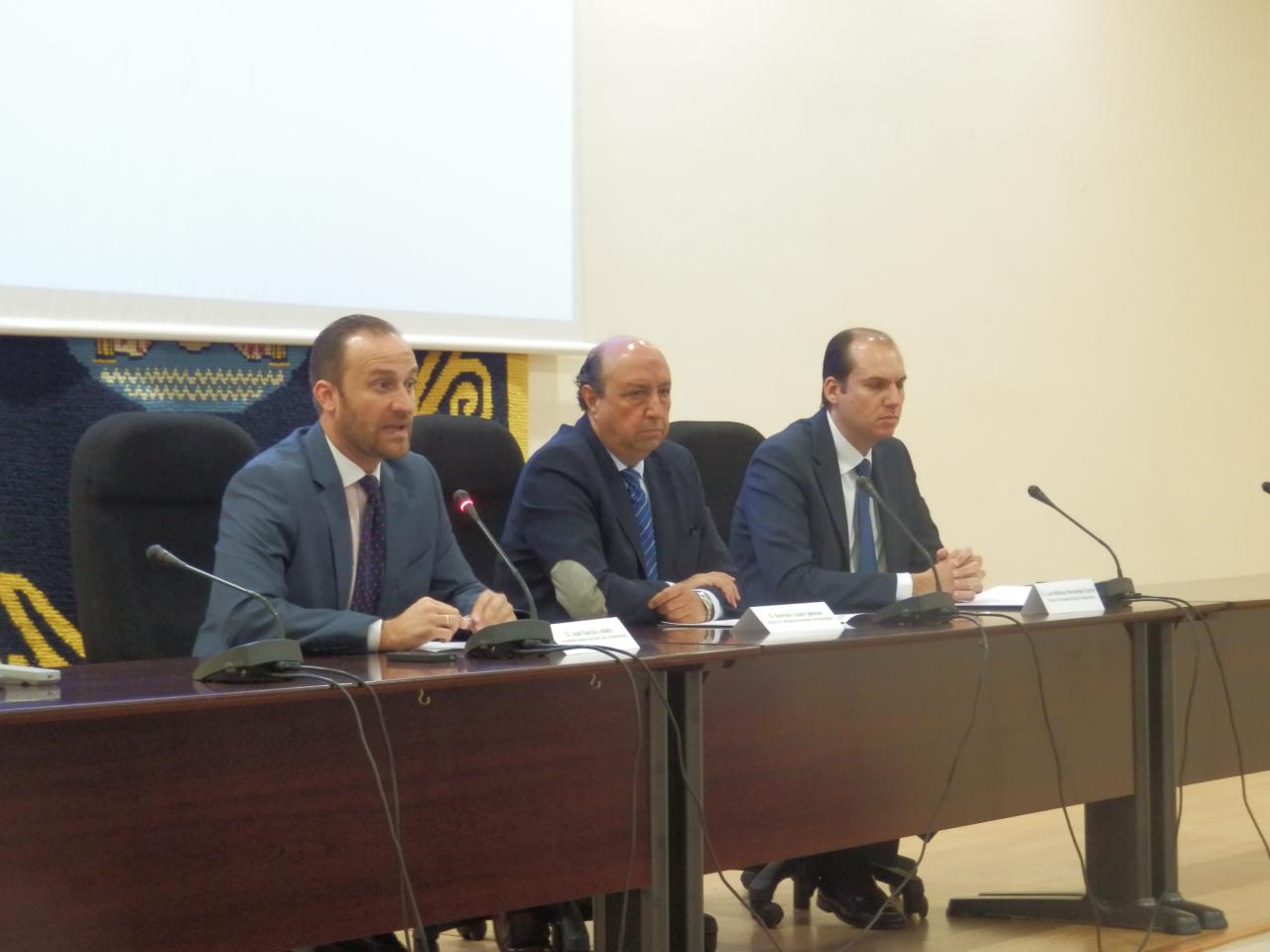 El Delegado del Gobierno en Extremadura y la subdelegada del Gobierno en Badajoz participan en las jornadas sobre la Ley de Extranjería
