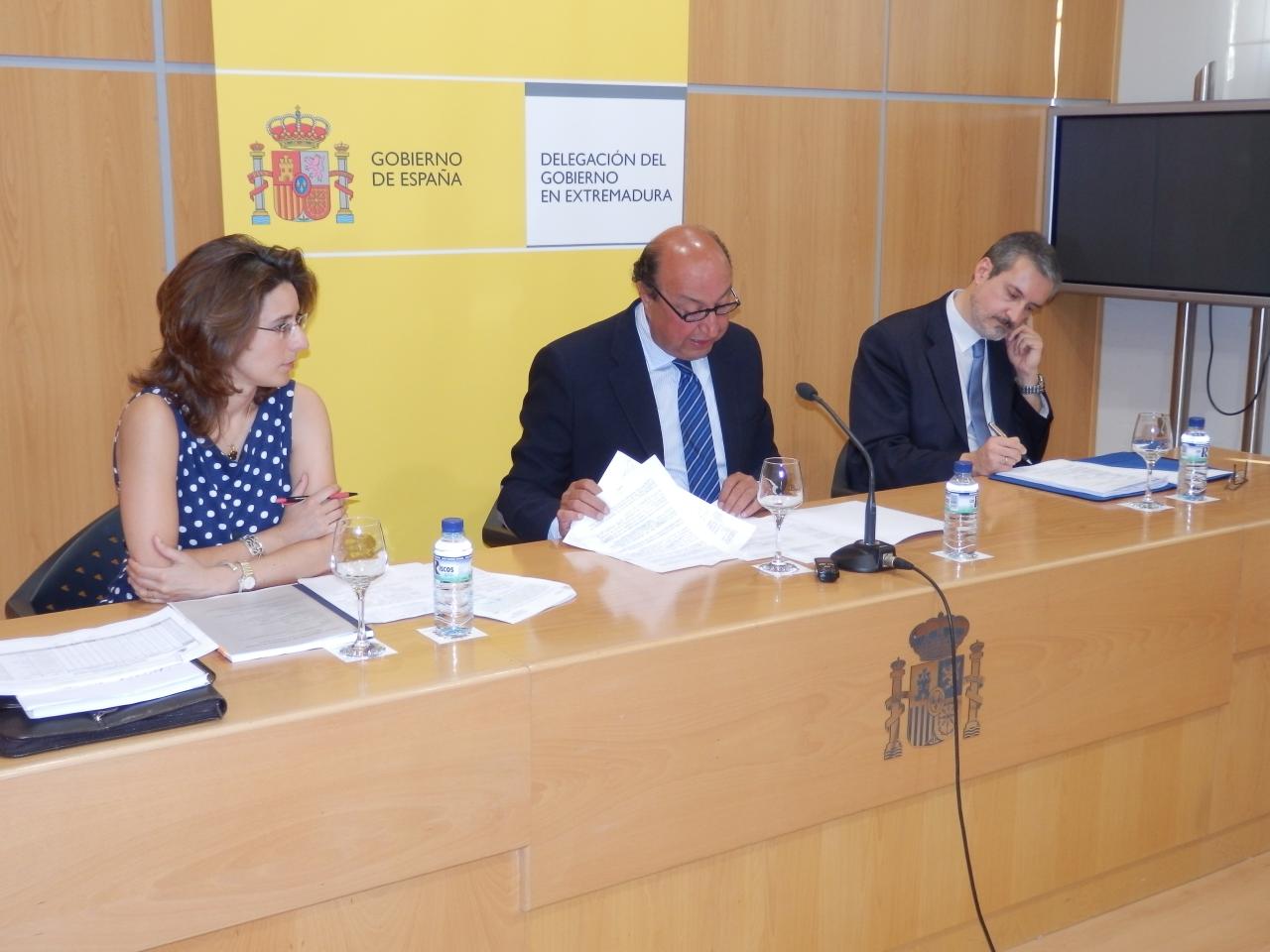 El Delegado del Gobierno en Extremadura anuncia que el 68,89% de los conductores han recibido un punto más en su permiso de conducir