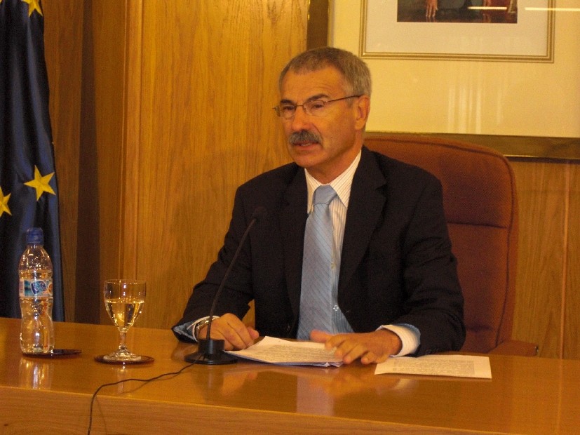 El delegado del Gobierno, Manuel Ameijeiras, presenta en rueda de prensa las cifras previstas para Galicia en el Proyecto de Presupuestos Generales del Estado 2009