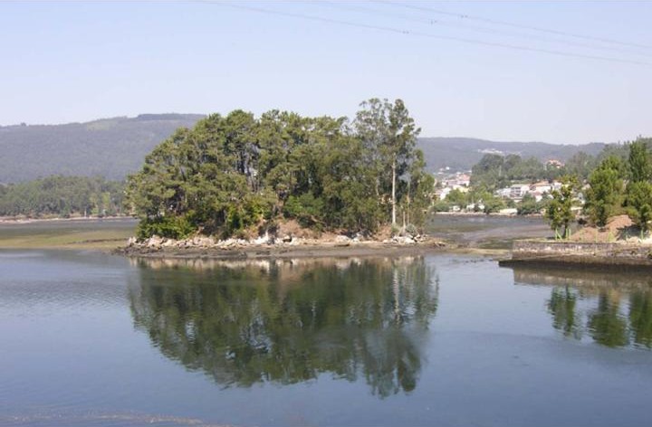 El Ministerio de Medio Ambiente y Medio Rural y Marino ha firmado hoy la adquisición del islote de Insuiña, en Pontevedra, para su incorporación al Dominio Público Marítimo-Terrestre