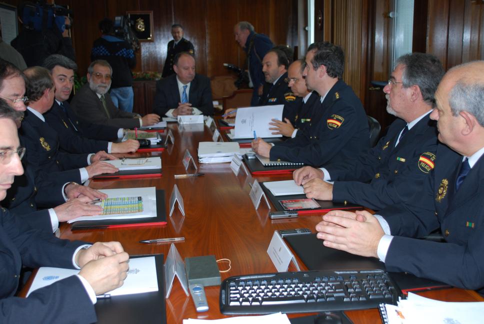 El delegado del Gobierno anuncia que las comisarías gallegas se verán reforzadas a lo largo de este año con la incorporación de 266 policías