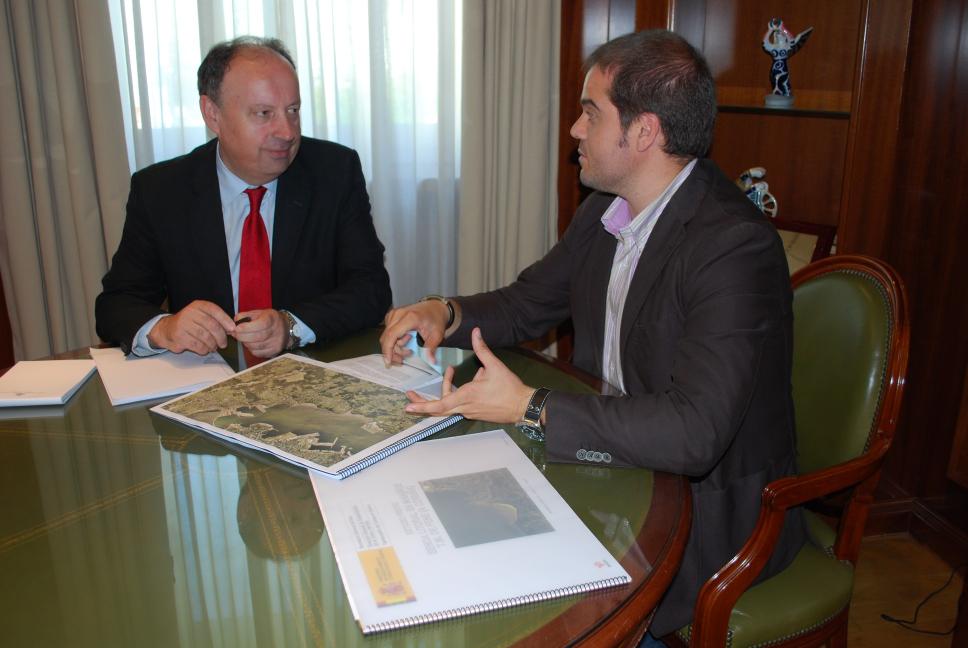 Recepción del delegado del Gobierno en Galicia al alcalde de Fene 