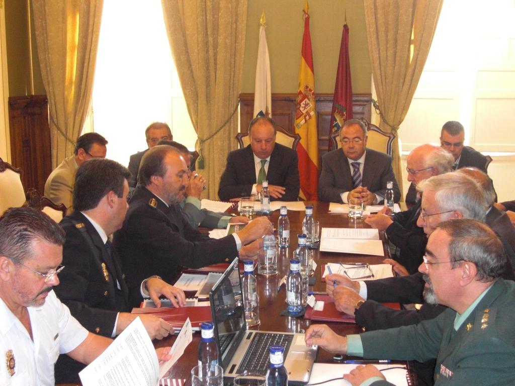 Antón Louro presenta el Plan Director que regirá la coordinación de la seguridad del Estado durante el Xacobeo 2010  <br/><br/>