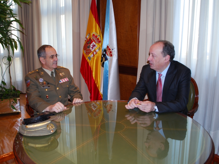 Audiencia del delegado del Gobierno en Galicia al nuevo General Jefe de la Fuerza Logística Operativa 