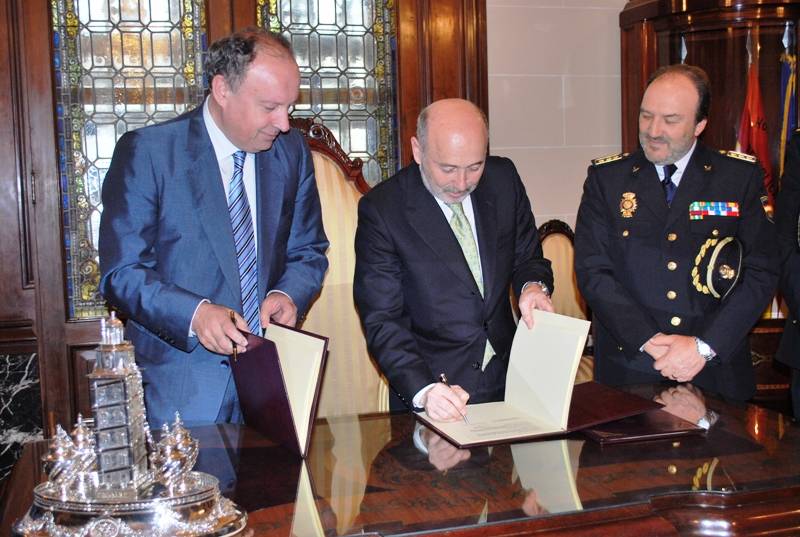El Ministerio del Interior y el Ayuntamiento de A Coruña suscriben un acuerdo de colaboración para que la Policía Local desempeñe funciones de Policía Judicial   