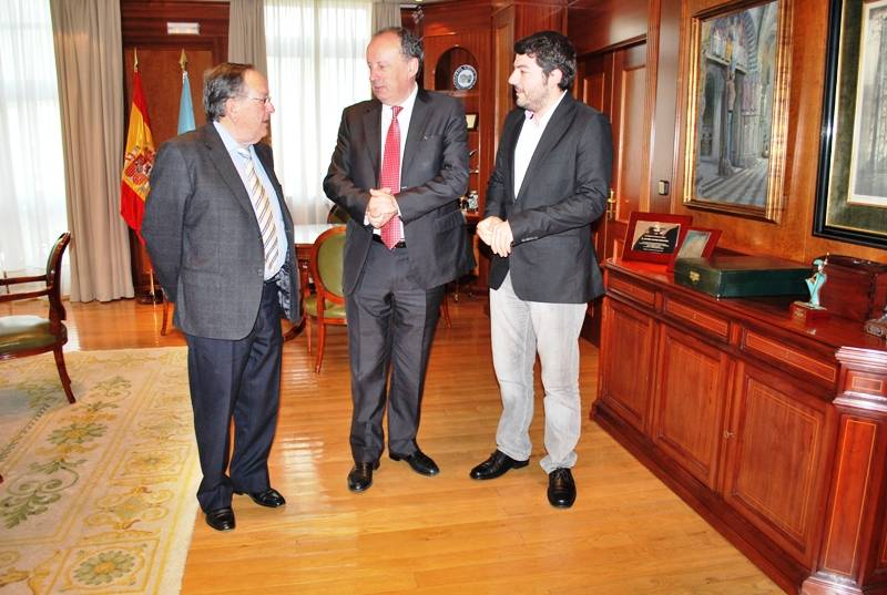 Reunión del delegado del Gobierno en Galicia con el alcalde de Moraña