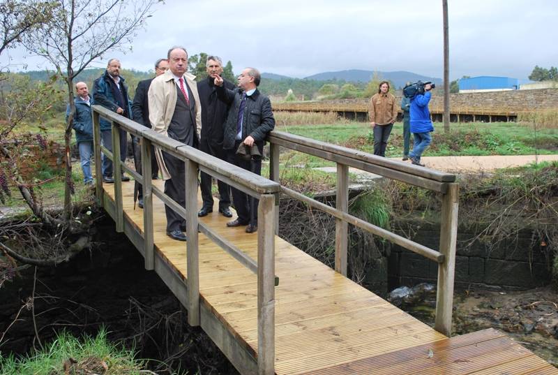El delegado del Gobierno en Galicia pone en valor la inversión superior a 207.000 euros que el Ministerio de Medio Ambiente destinó a habilitar una senda en Catoira 