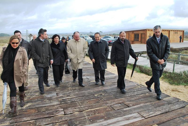 El delegado del Gobierno en Galicia aplaude la mejora medioambiental y de servicios que ha supuesto la actuación llevada a cabo por el Ministerio de Medio Ambiente en la playa de A Lanzada 