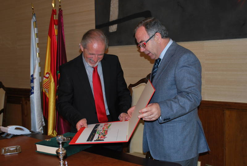 El delegado del Gobierno en Galicia, Miguel Cortizo, realizó una visita al Ayuntamiento de Santiago de Compostela 