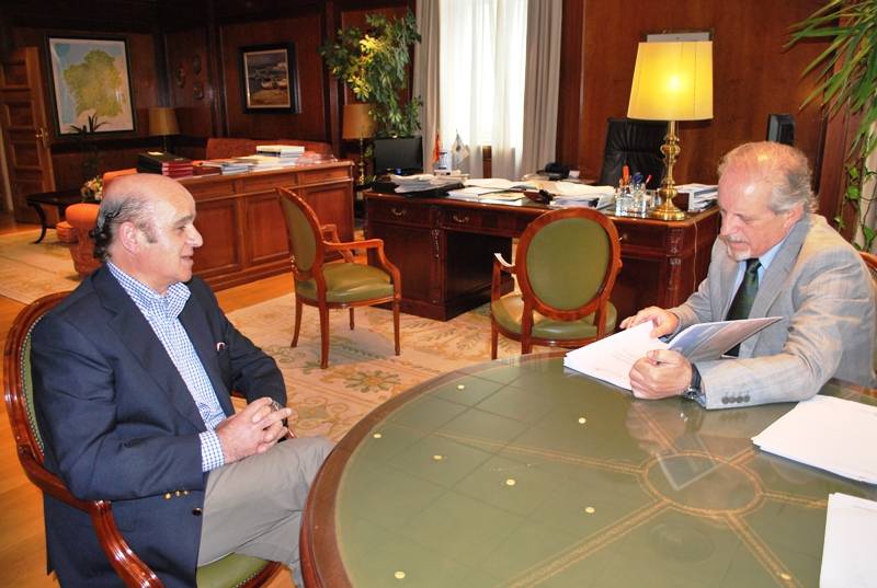 El delegado del Gobierno en Galicia se reúne con el alcalde de Rianxo 