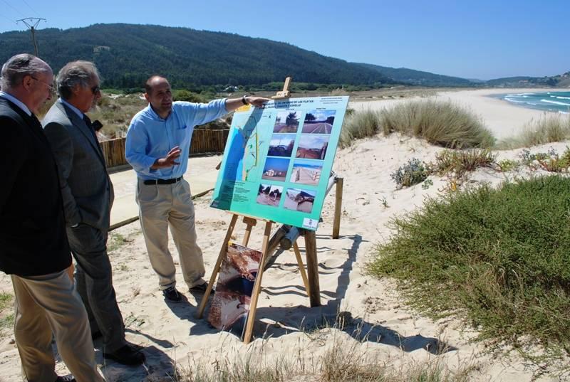 El delegado del Gobierno en Galicia destaca la inversión superior al millón de euros que ha permitido llevar a cabo la restauración ambiental y la mejora de los accesos y las infraestructuras de cuatro playas de Ferrol